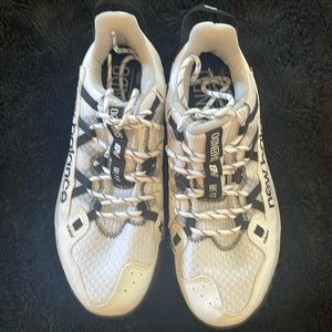 New Balance women tennis shoes